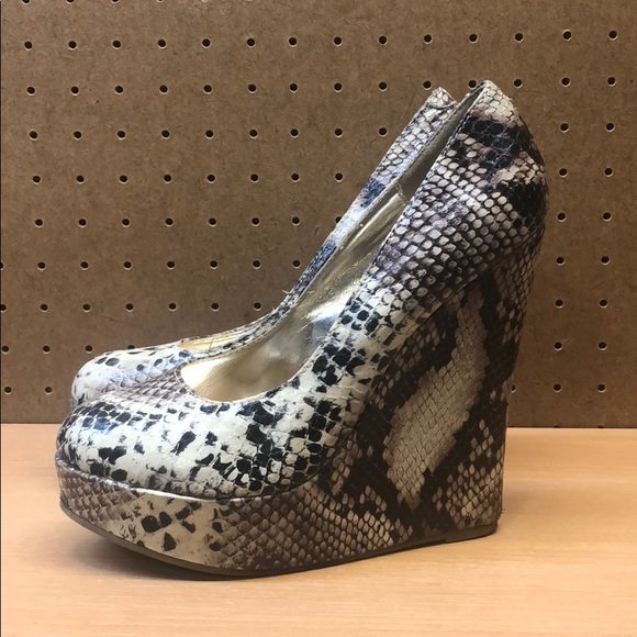 Steve Madden Shoes - Steve Madden Women’s Mardi Wedges size 8